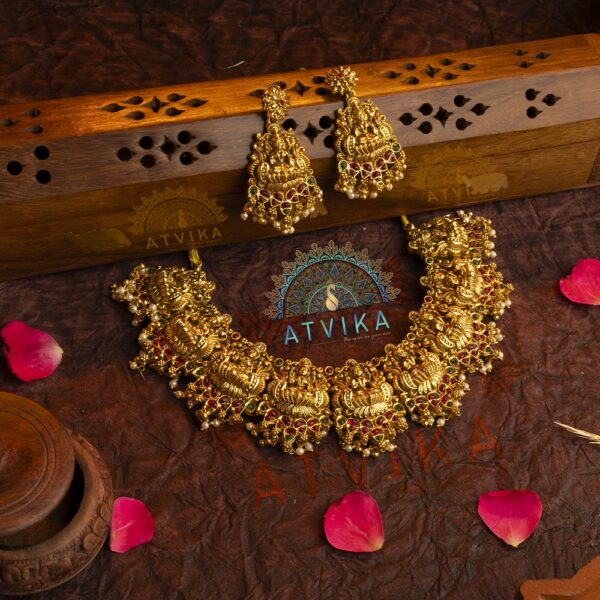 Antique Temple Lakshmi Necklace with Pearls and Kemp Stones