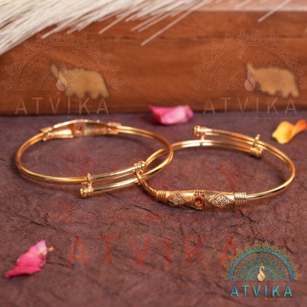 Antique Gold Adjustable Bangle Bracelet with Diamond Pattern Detailing-Back