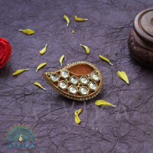 Elegant Paisley Kundan Brooch - Rustic